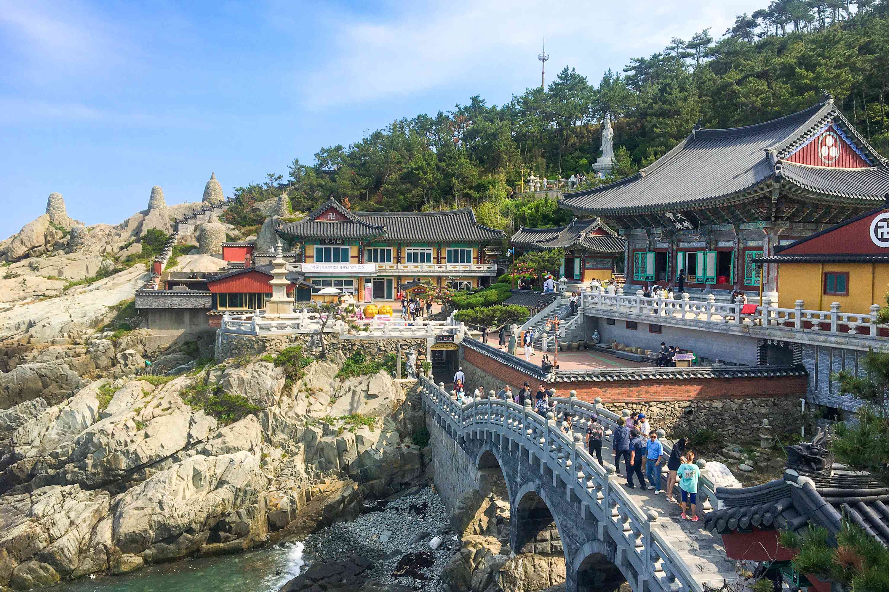 Haedong Yonggungsa Temple, Busan, South Korea by Jeremy van Heerde